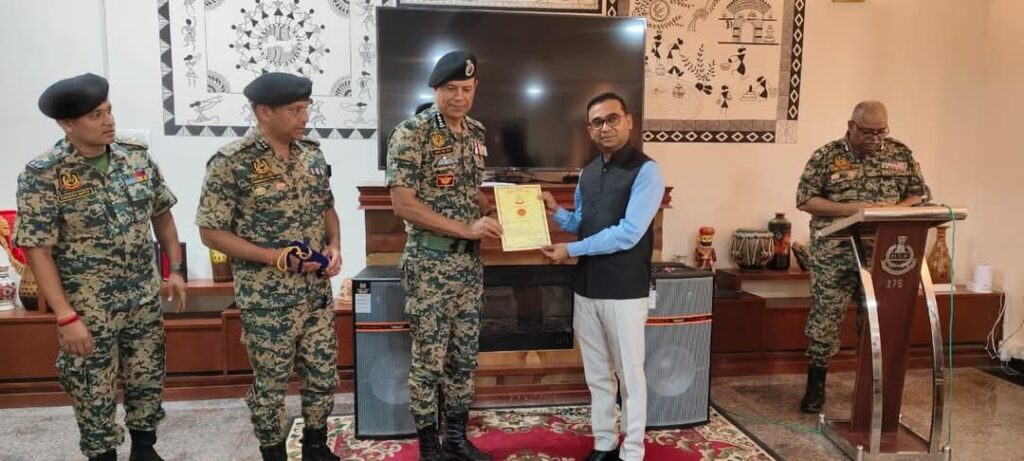 ઓપરેશન સિંદૂર દરમિયાન કચ્છ જિલ્લા વહીવટીતંત્રના સીમા સશસ્ત્ર દળને સહયોગ અને કામગીરીને બિરદાવતા બીએસએફના ડીરેક્ટર જનરલ દલજીત ચૌધરી