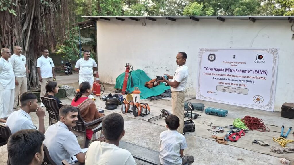 આપદા મિત્રોને આપત્તિ નિવારણના વિવિધ પાસાઓની તાલીમ આપવાના કાર્યક્રમમાં પ્રારંભ